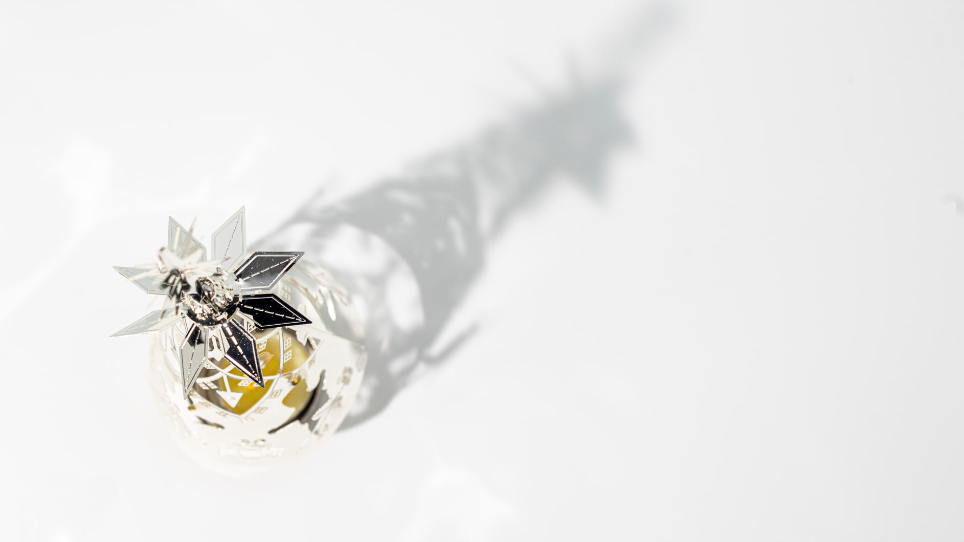 Mobile - Der Tanz um den Baum, Silber