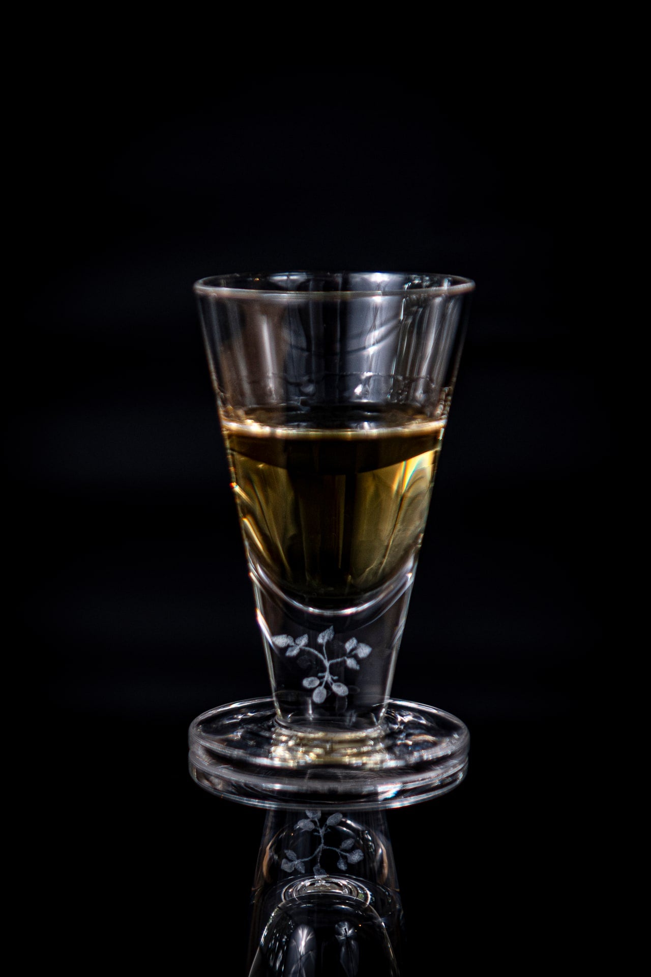 Snaps / Shot glas - Mundblæst med laser design inden i foden