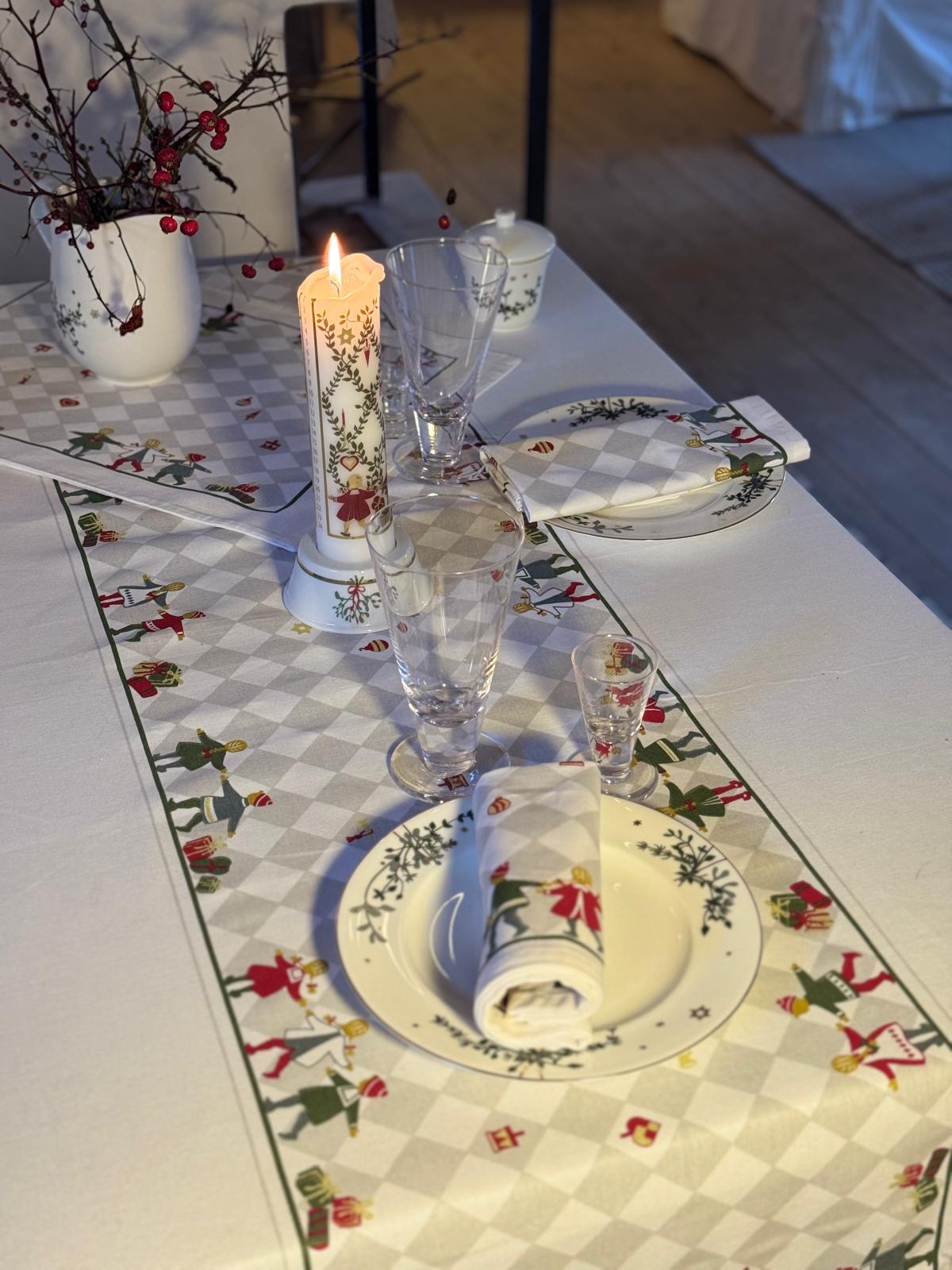 Serviet 'Dansende Børn' 36 x 36 cm. (2 stk.)