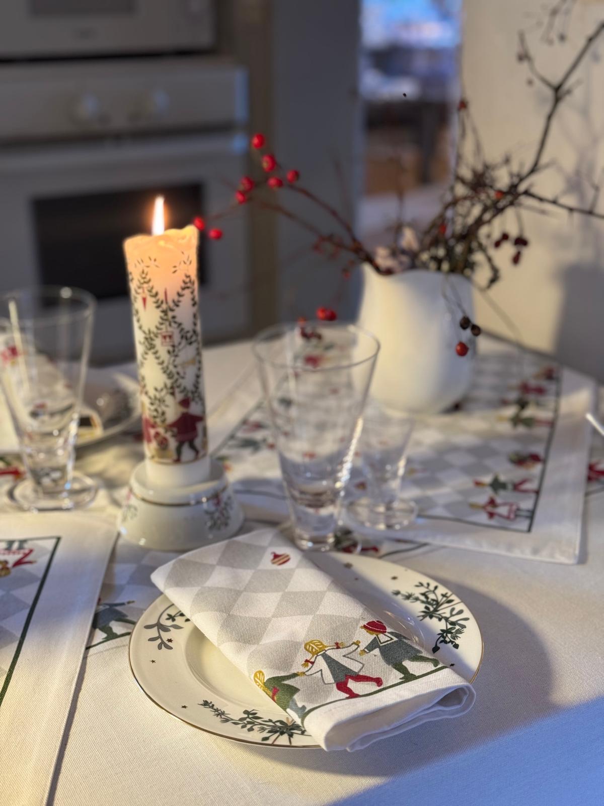 Serviet 'Dansende Børn' 36 x 36 cm. (2 stk.)