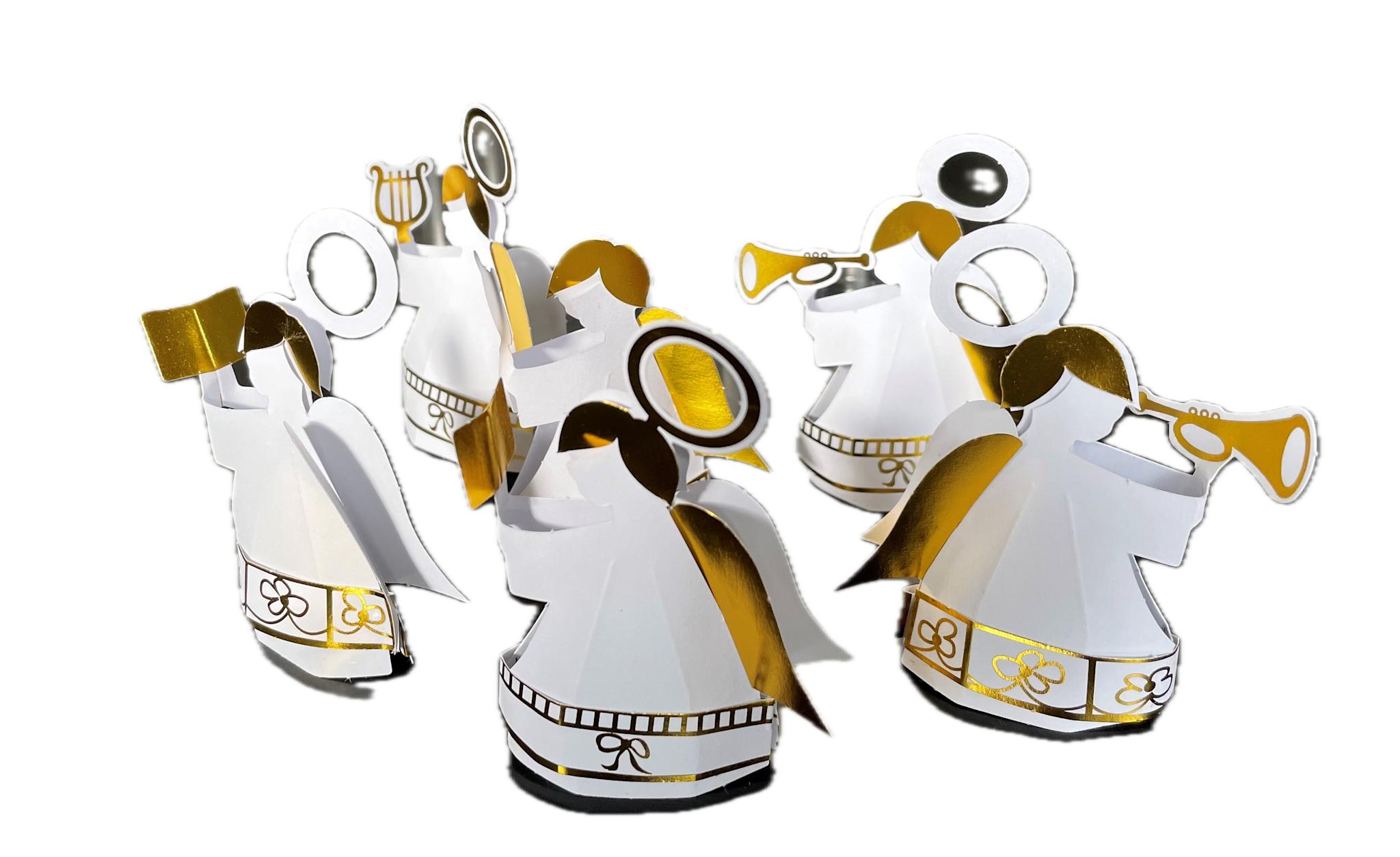 4 dækkeservietter, udskårne med 6 engle.