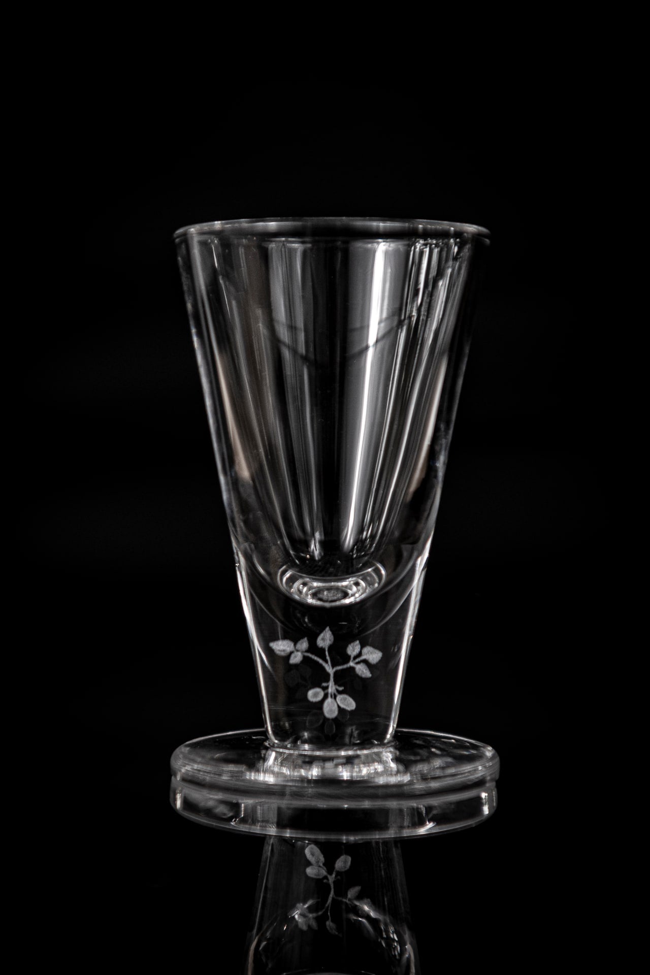 Snaps / Shot glass - Mouth blown with laser design inside the foot