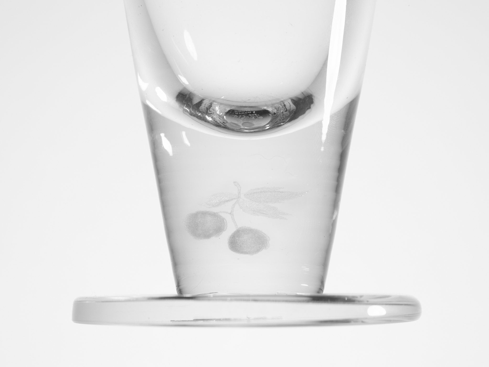 Beer glass - Mouth blown with laser design inside the foot